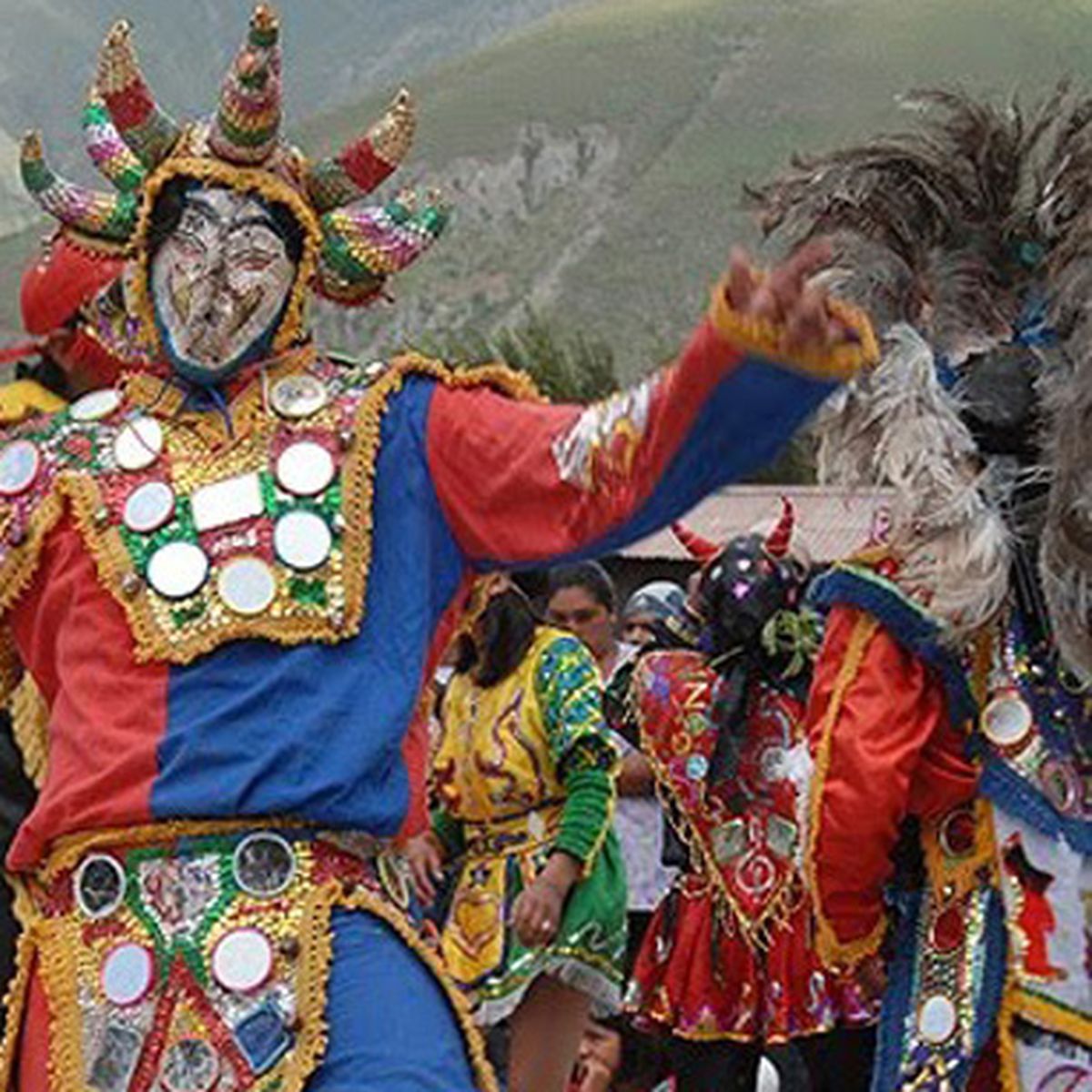 Inauguran los carnavales rosarinos con el llamado desentierro del diablo