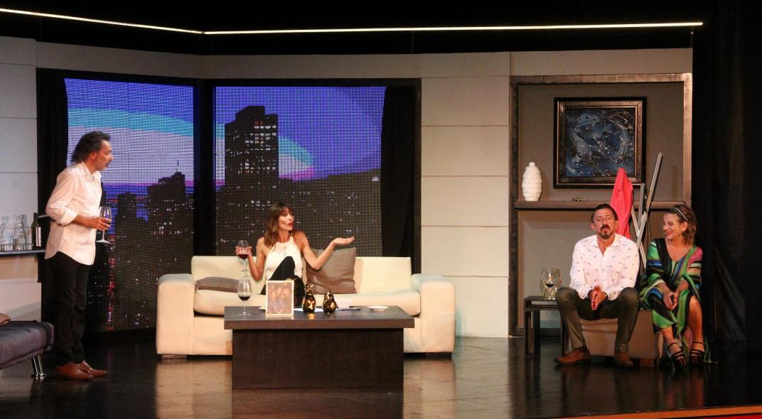 Carlos Paz: así fue el estreno de “El Test”, con Fabián Vena y Emilia Mazer | VOS