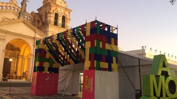 La Colmena musicaliza la Feria del Libro de Córdoba | El Diario de Carlos  Paz