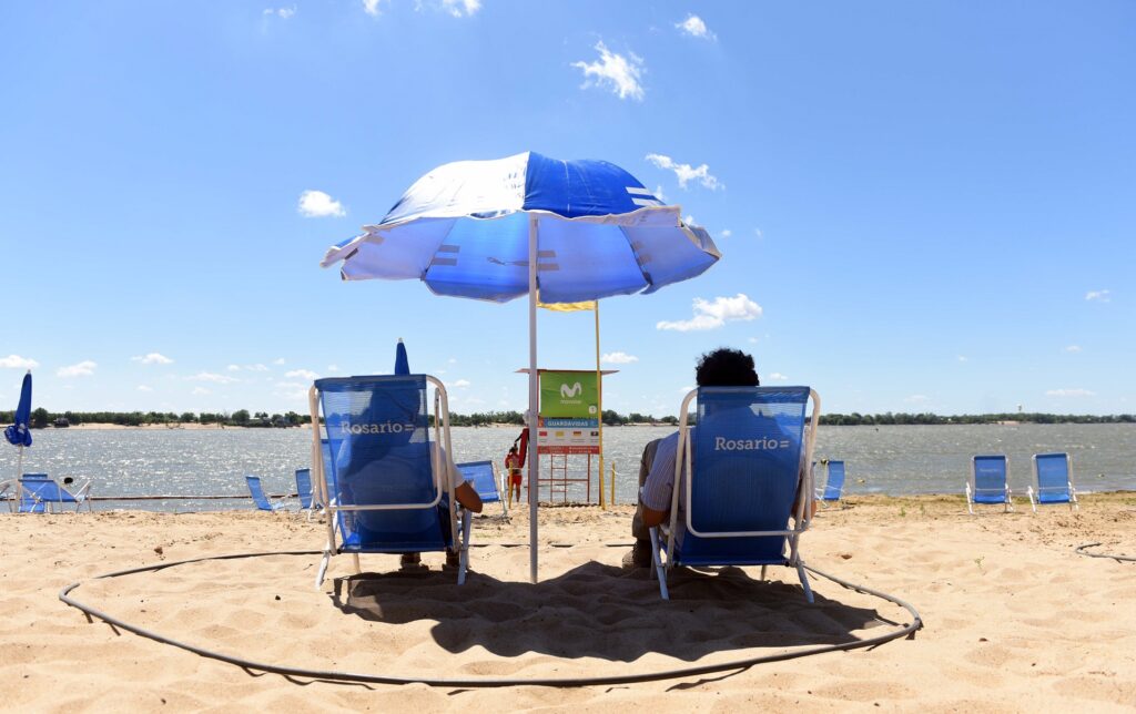 Playas con limitaciones y paradores para disfrutar de Rosario este verano 2022