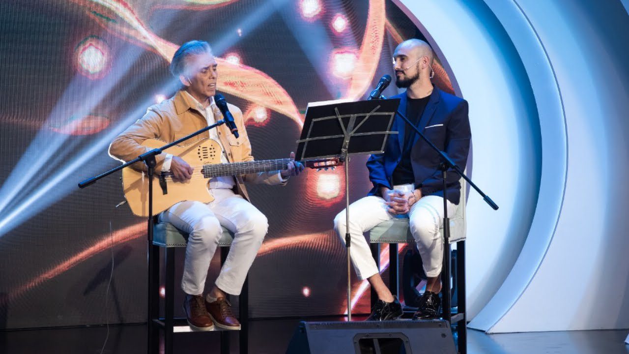 UN LUJO: Musical en vivo de Jairo y Abel Pintos - YouTube